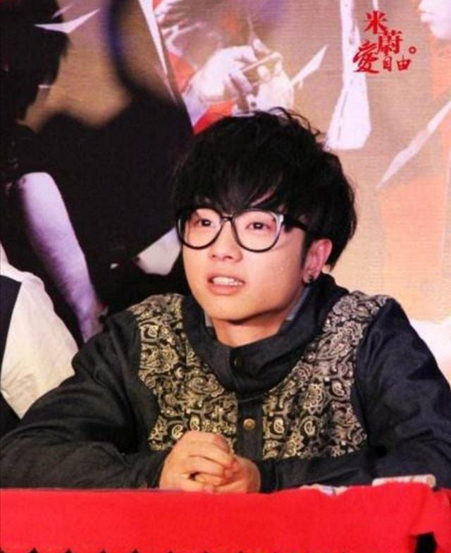 华晨宇近照模样大变被说再整容,脸部变形被说整容失败