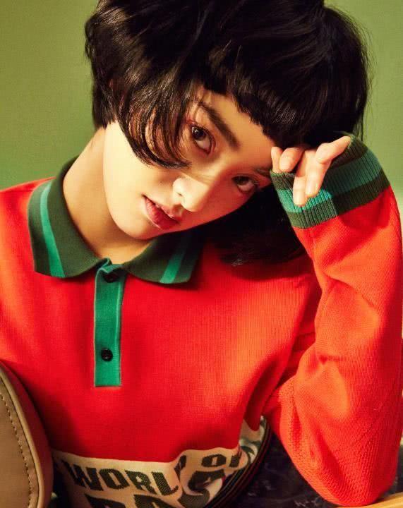 沈月最新写真出炉，做封面女郎娇俏可人，古灵精怪和之前大不同