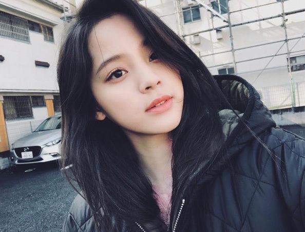 欧阳娜娜ins上晒私照，穿搭接地气，元气活力满满