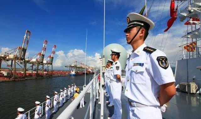 美日演练还没结束，又一大国军舰抵临南海，中国军舰前往观察