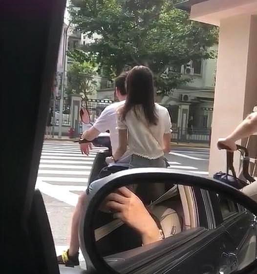 王思聪新女友正面照曝光，网友：还是网红脸