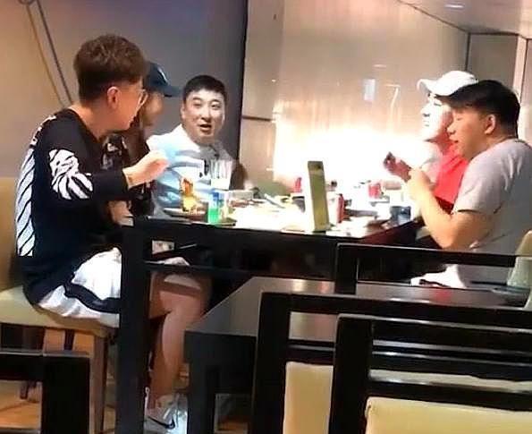 王思聪新女友正面照曝光，网友：还是网红脸