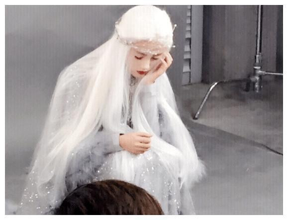 鞠婧祎“雪飞霜”初始定妆照流出，看到造型，早这样拍早火了