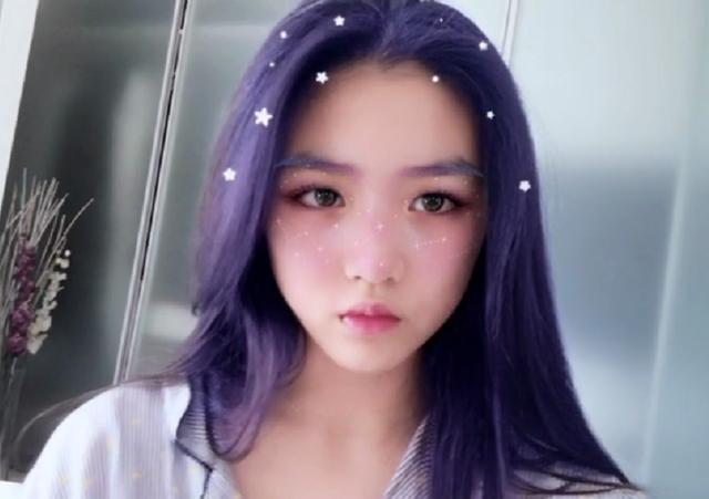 汪峰女儿汪曼熙晒照，紫色头发仙女气十足，网友：汪美人？