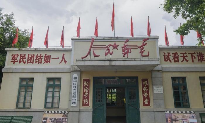 冯小刚花了几十亿修建的电影公社，有人却只因《芳华》而来