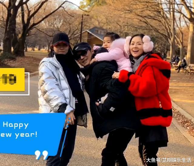 汪峰女儿罕见晒自拍, 浓眉大眼笑容撩人, 画面却掺杂着网红气息