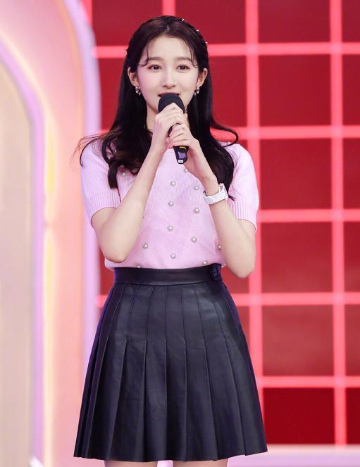 关晓彤上《快本》低调秀恩爱,戴情侣手表被发现,鹿晗太幸福了!