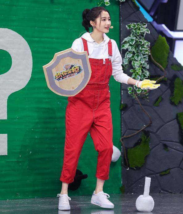 关晓彤上《快本》低调秀恩爱,戴情侣手表被发现,鹿晗太幸福了!