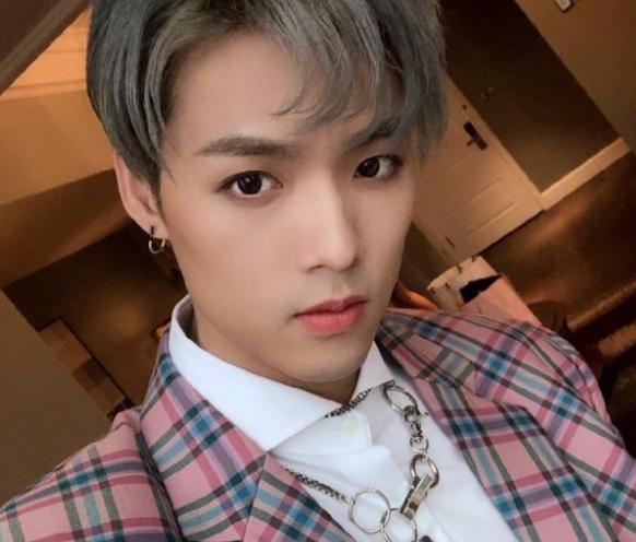 陈情令官博1句话惹怒网友,偶练jeffrey董又霖疑似与金晨分手