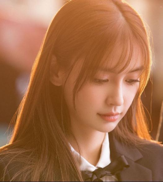 杨颖“狗啃刘海”撞脸王子文?果然她还是适合“仙女发型”!