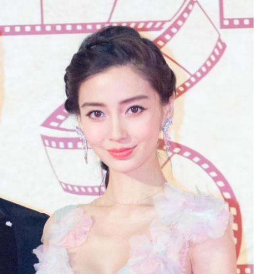 杨颖“狗啃刘海”撞脸王子文?果然她还是适合“仙女发型”!