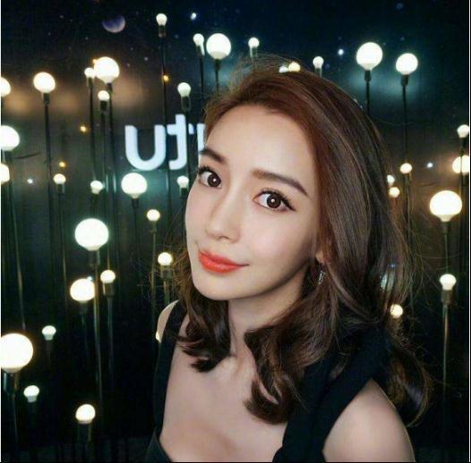 杨颖“狗啃刘海”撞脸王子文?果然她还是适合“仙女发型”!