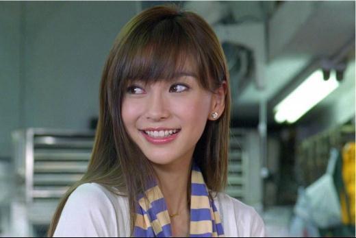 杨颖“狗啃刘海”撞脸王子文?果然她还是适合“仙女发型”!