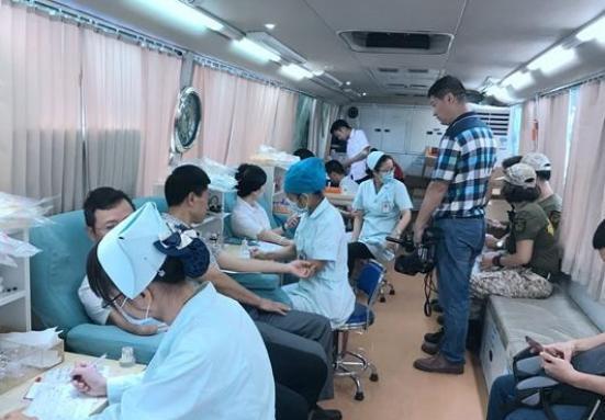 献血车无人问津, 为何无偿献血的人越来越少了 看完终于明白了