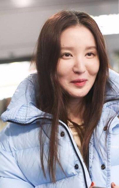 张檬整残了，如今张萌也大变脸疑似整容，网友：完全认不出