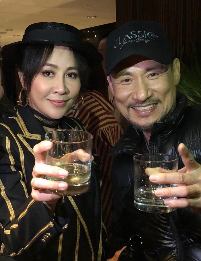 张学友233场巡演结束，好友刘嘉玲发文安慰其闲下来可以一起喝酒