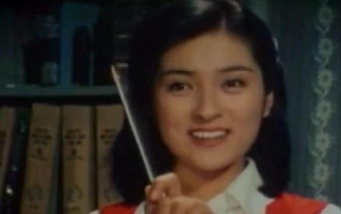 爱迪奥特曼虽然丑, 但有五位美女对他有好感, 其中一个是他女神