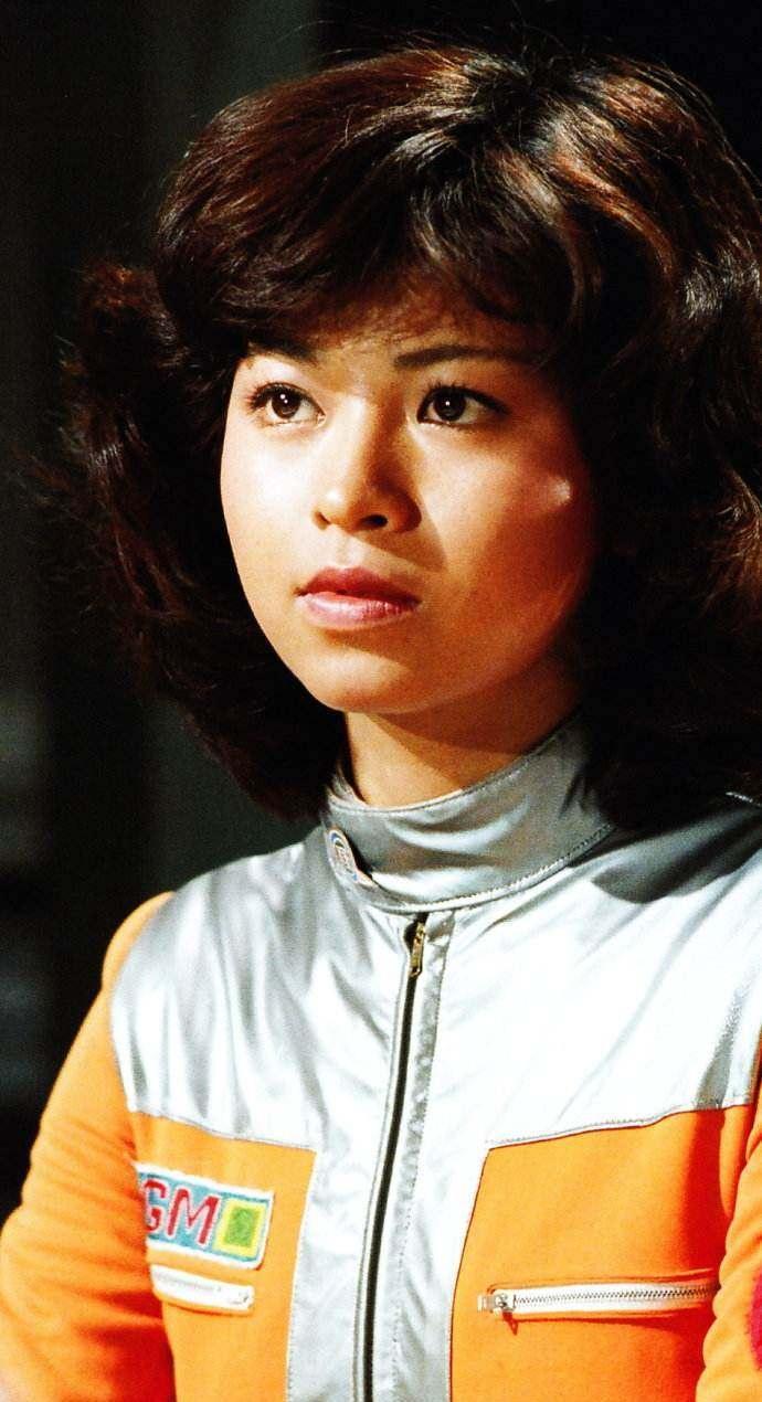 爱迪奥特曼虽然丑, 但有五位美女对他有好感, 其中一个是他女神