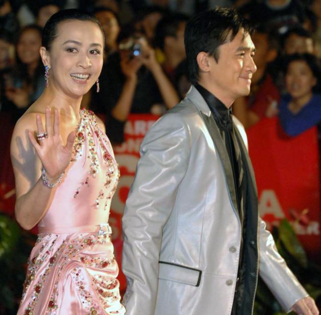 看了梁朝伟和刘嘉玲的同框照,才懂得什么叫羡煞旁人!