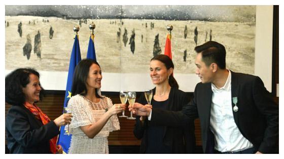 章子怡刘烨对撕,20多年友谊化泡影?郑爽看蒙了……