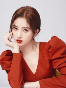 ​鞠婧祎“初中照”被曝光，健身服高调秀美肌，看清颜值真的是醉了