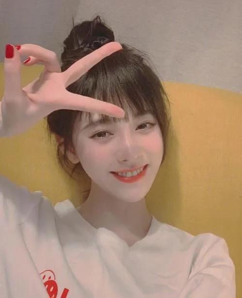 鞠婧祎“初中照”被曝光,健身服高调秀美肌,看清颜值真的是醉了