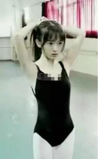 鞠婧祎“初中照”被曝光,健身服高调秀美肌,看清颜值真的是醉了