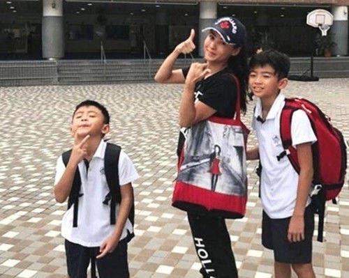 张柏芝晒儿子照片，大儿子高冷酷似谢霆锋，二儿子活泼可爱