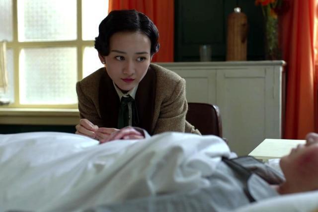 《惊蛰》余小晚救陈山狂飙演技,后者心动“山晚CP”开始逆转?