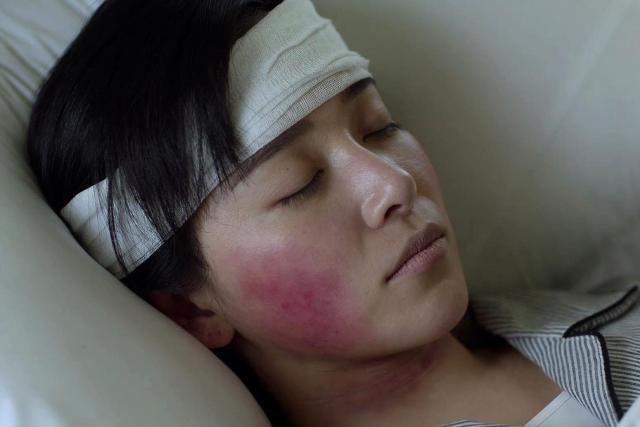 《惊蛰》余小晚救陈山狂飙演技,后者心动“山晚CP”开始逆转?