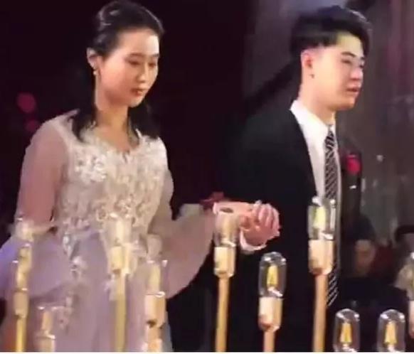 德云社大腕出席婚礼，张云雷当伴郎，原来新郎是郭德纲小舅子