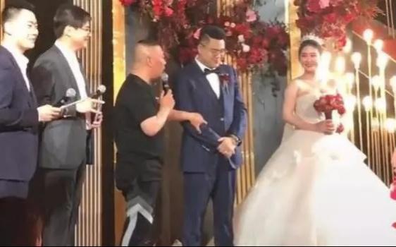 德云社大腕出席婚礼，张云雷当伴郎，原来新郎是郭德纲小舅子