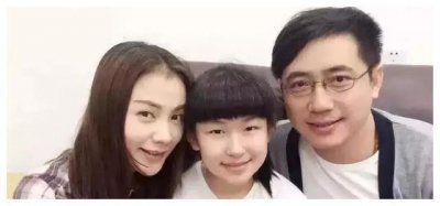 ​《外来媳妇本地郎》中康枝子扮演者何文茵，她与康祈耀父女缘已尽