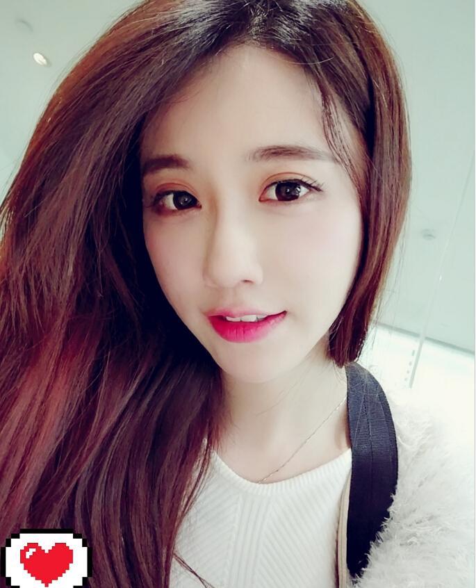 虎牙轩子巨2兔Cos绝地求生角色 有这样的队友谁还有心情吃鸡