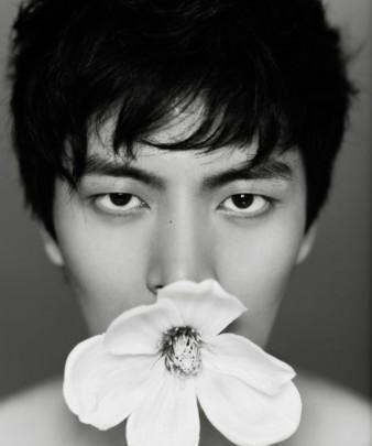 韩剧《今生是第一次》里的男主角撞脸表情包始祖“金馆长”？