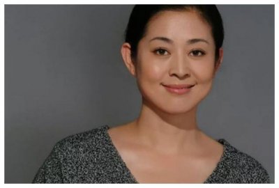 ​倪萍近照曝光，61岁瘦身成功气质提升不少，背诵台词反遭质疑？