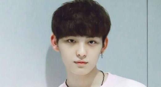 他因《明日之子》而走红，今转型成演员，搭档杨超越演偶像剧