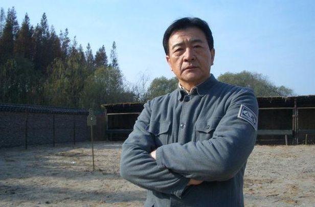 被遗忘的演员，40岁时妻子被残忍杀害，现已经64岁