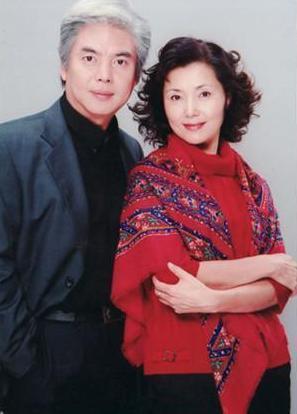 《还珠格格》中称“最美皇后”,患肿瘤后生女,今与丈夫恩爱41年