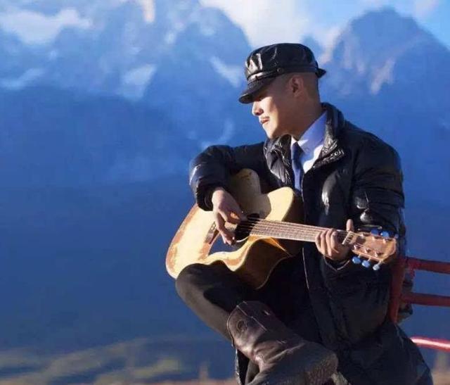 他曾是知名主持人，事业巅峰期淡出荧幕，现成为一名灵魂写手！