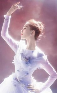 ​刘诗诗预产期曝光，孕肚8月仍仙气满满，难怪被称中国新垣结衣