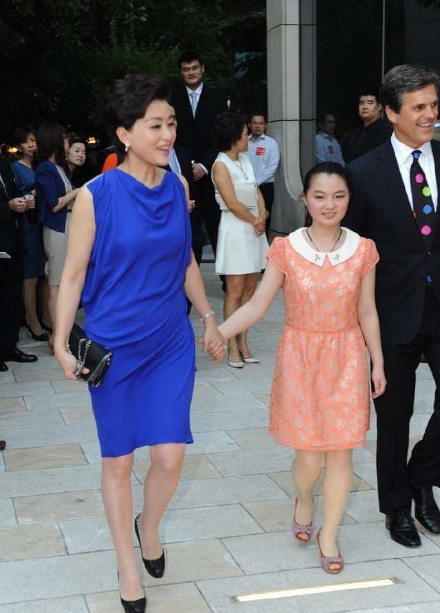 杨澜23岁的儿子罕见露面，才华横溢，颜值高，母亲杨澜功不可没