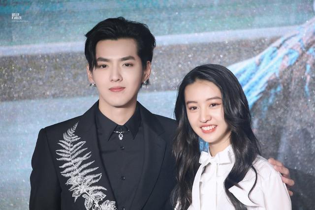 吴亦凡与木村拓哉女儿约会被拍，女方未成年，气质妈妈全程作陪？