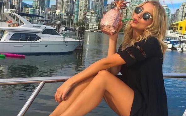 科比妻子瓦妮莎，皮蓬老婆拉萨尔，霍福德的艾米莉，他妻子也漂亮