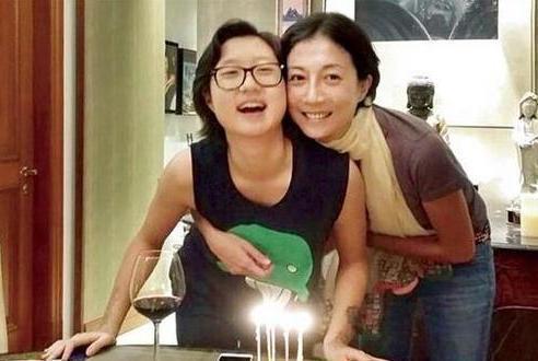 小龙女被爆:给一个亿也不会承认成龙,从小被嘲笑