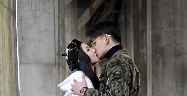 《变形计》钱多多晒出亲吻照,过亿身价的阔少眼光却不咋地!