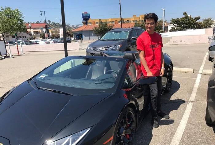 《变形计》钱多多晒出亲吻照,过亿身价的阔少眼光却不咋地!