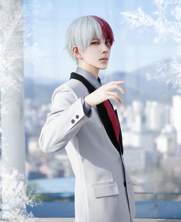 熊祁cos轰焦冻,看到他穿西装的样子,网友:谁能不爱呢?