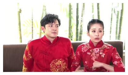 付辛博颖儿合体采访,网友扒出细节,竟然颖儿爱的比较多?