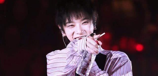 出道5年的华晨宇终于在采访中提到了自己的妈妈，网友：值得反思